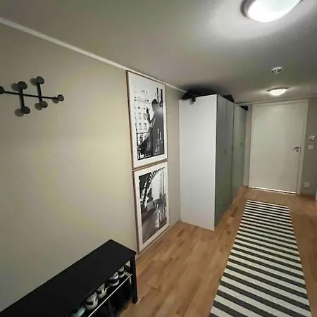 Metro In Basement, Garage, 2018 Model Leilighet Bergen